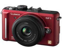 PANASONIC Lumix  DMC-GF1CEG-R (sada 20 mm) červený + Brašna DMC-BAG1 + Pamäťová karta SDHC 16 GB